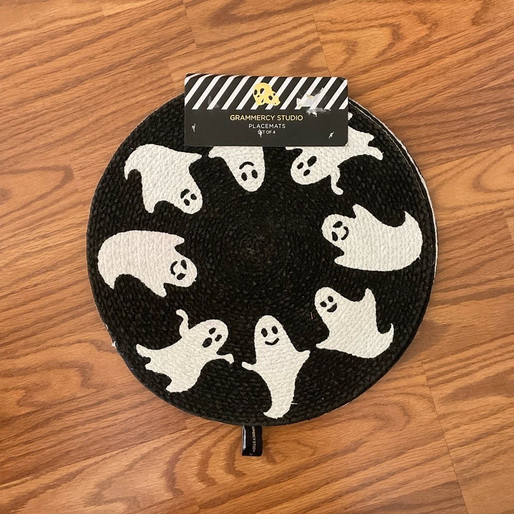 Set of 4 HALLOWEEN Black & White GHOST Placemats NWT